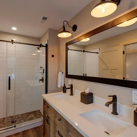 The Lodge By Sunapee Stays Room photo